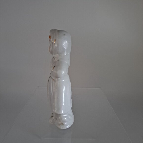 Luster Girl with Bonnet Figurine Vintage Ceramic White With Gold Accents - Picture 6 of 8